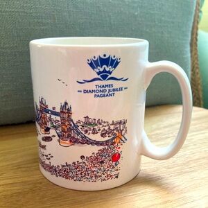 Queen Elizabeth Diamond Jubilee Commemorative Mug - Thames Boat Pageant 2012